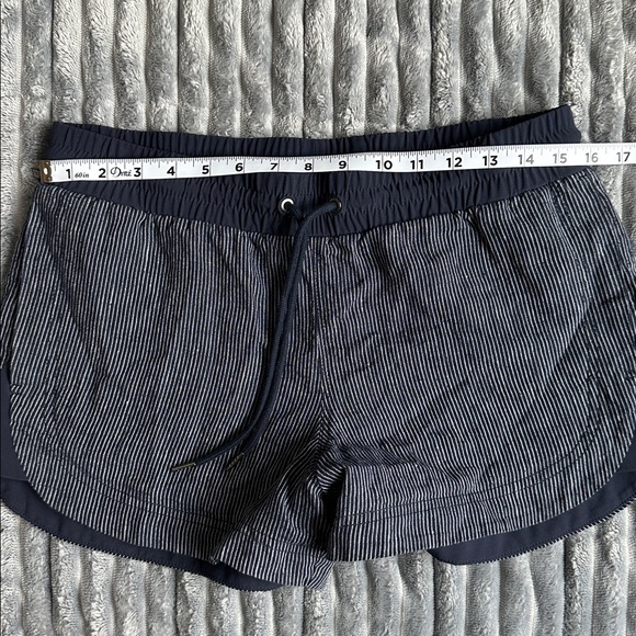 ATHLETA Bali Beachside Linen pull on
Shorts Navy Blue Stripe - Picture 5 of 6